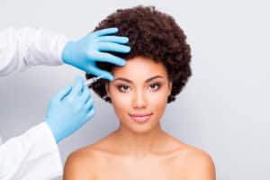 A woman getting BOTOX® Cosmetic in her forehead